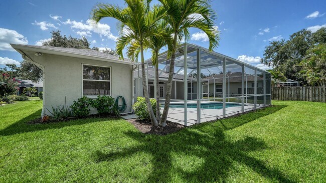 Building Photo - 4-Bedroom Home with Pool in Eastlake Commu...