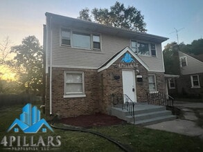 Building Photo - "Spacious 4-Bed, 2-Bath Gem on Kentucky Street – 2,178 Sq. Ft. of Comfort!"