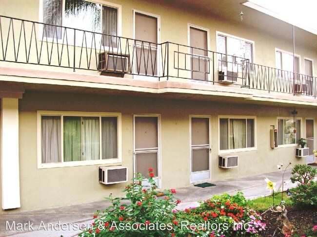 Building Photo - 832 N Azusa Ave