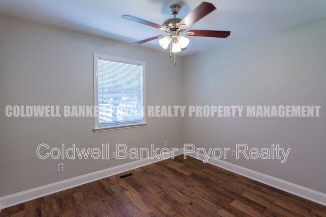 Building Photo - 150 Scenic Dr