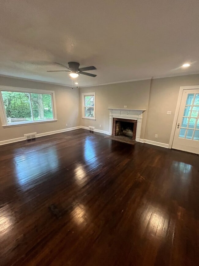 Building Photo - Charming 9 Bedroom Home Located In Raleigh NC!!!