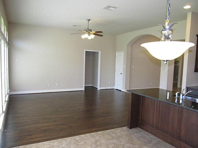 Building Photo - 14104 Green Thicket Dr
