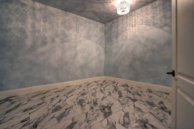 Building Photo - 360 E Desert Inn Rd