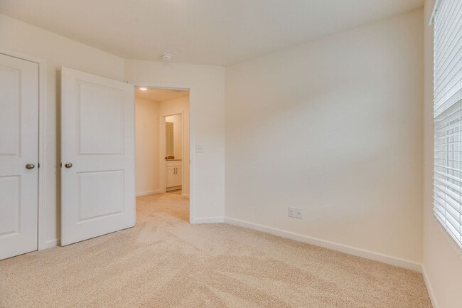 Building Photo - New 3BR Townhome in Saylor’s Place – Modern Finishes & Prime Jonesborough Location