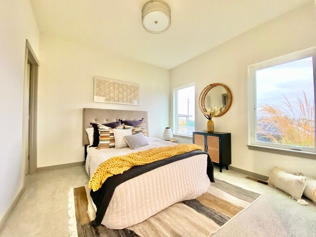 Building Photo - Luxury Home in Gated Community