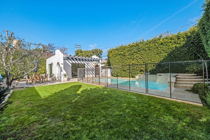 Building Photo - 514 Walden Dr