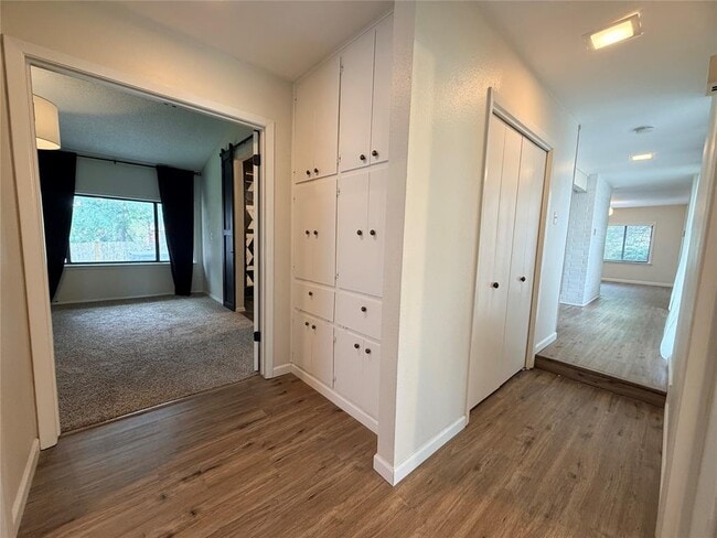 Building Photo - 115 Spanish Oak Cir