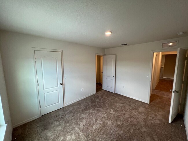 Building Photo - 2 car garage townhome-5310 Companion Lane ...