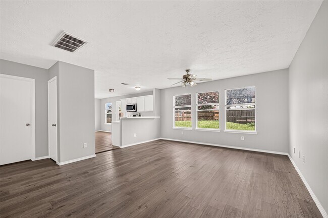 Building Photo - 19451 Nasworthy Dr