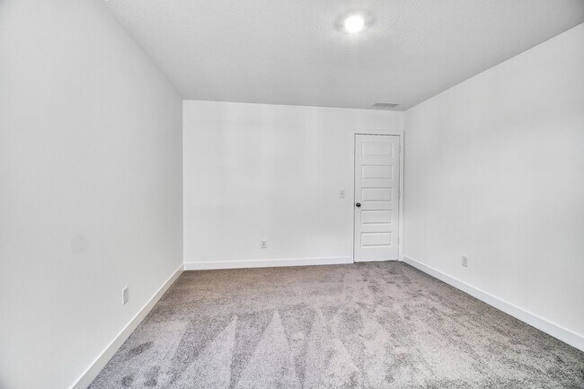 Building Photo - 408 Eisenhower St