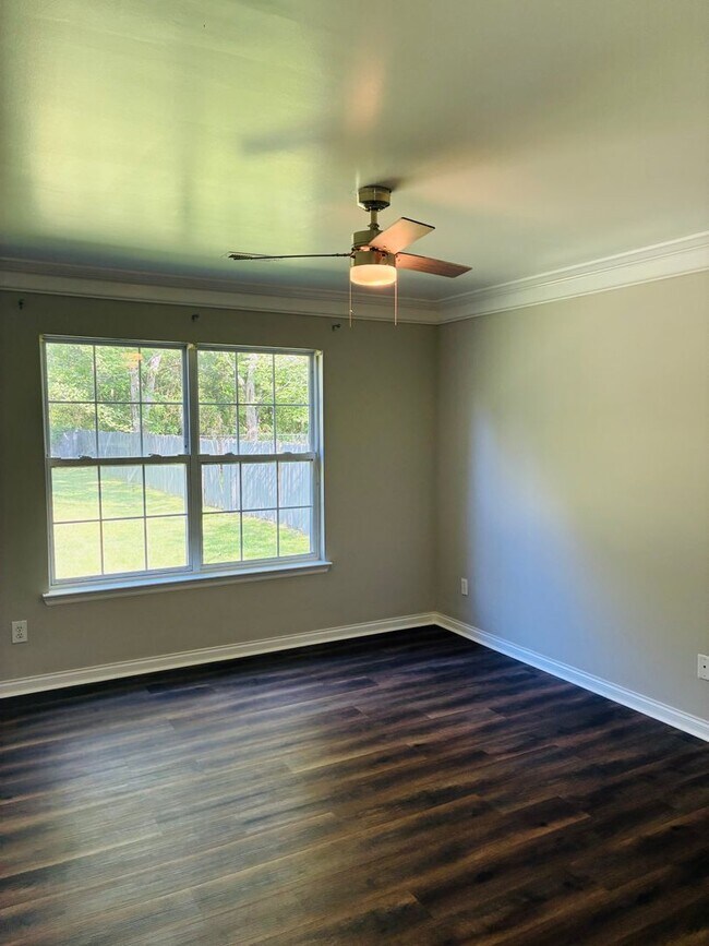 Building Photo - Freshly Renovated 3BR/2BA Home with Huge Fenced Backyard | Section 8 Welcome