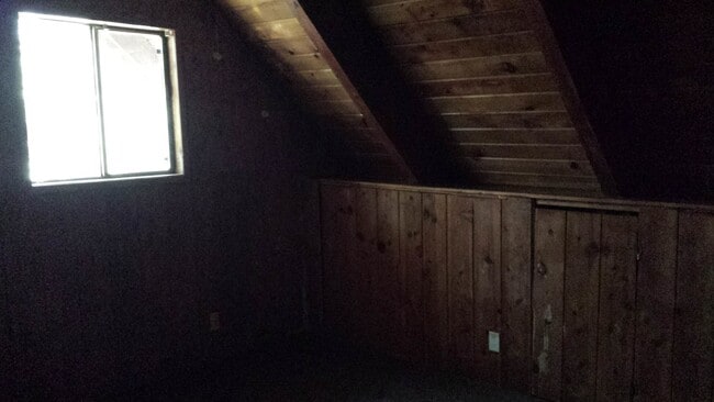 Building Photo - Rustic three bedroom with large lot.