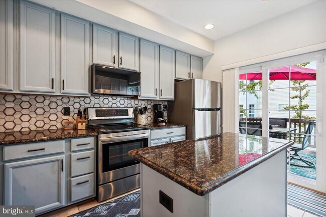 Building Photo - 5310 Chieftain Cir