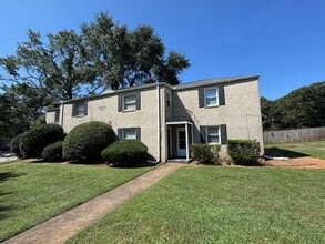 Building Photo - Downtown living at its best!  This Cute - ...