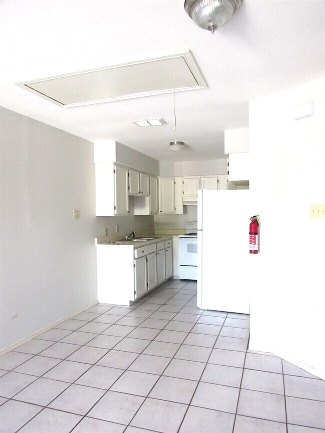 Building Photo - 1420 Juarez Ave