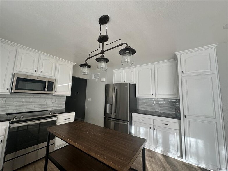 Building Photo - 10416 Larwin Ave