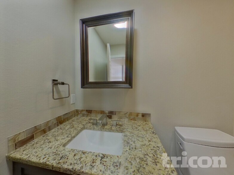 Building Photo - 12984 Fishers Island Rd