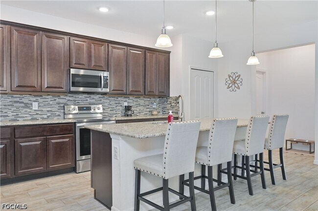 Building Photo - 8784 Cascade Price Cir