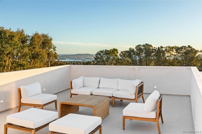 Building Photo - 2082 Via Casa Alta
