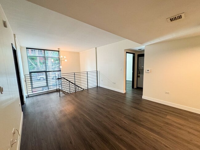 Building Photo - Little Italy Updated Townhome Style 2Bed 2...