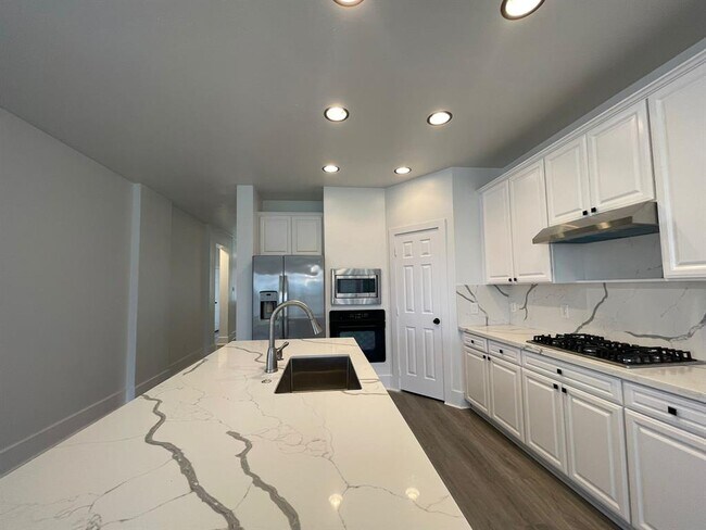 Building Photo - 16735 Sonoma Del Norte Dr