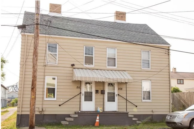Primary Photo - 208 8th St