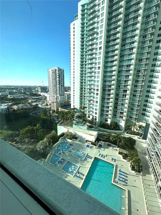 Building Photo - 1800 N Bayshore Dr