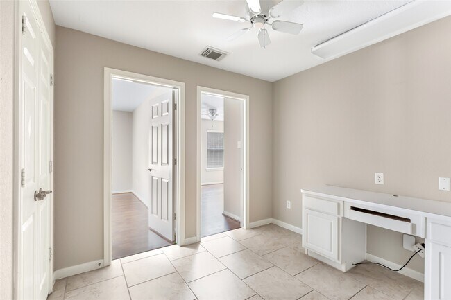 Building Photo - 20787 Oakhurst Park Dr