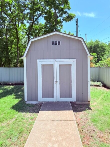 Building Photo - 4036 NW 30th Ter