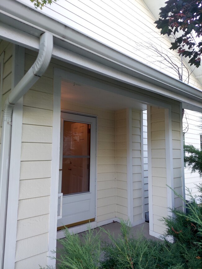 Building Photo - 1923 NE Derek Dr