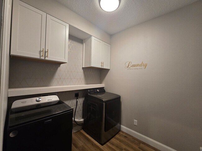 Building Photo - Beautiful 3-Bedroom, 3-Bath Home with Bonu...