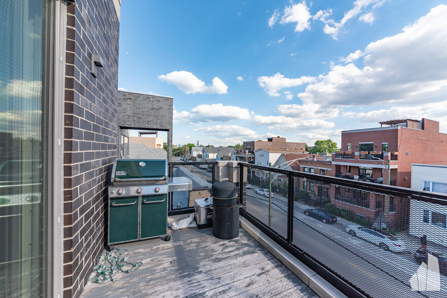 Building Photo - 3049 N Clybourn Ave