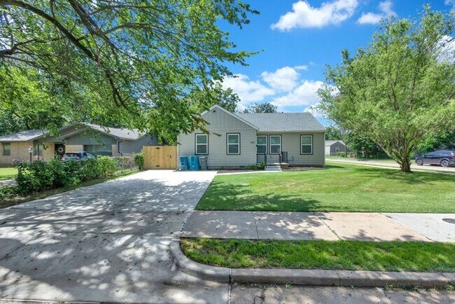 Building Photo - Stunning 3-Bedroom Home with Modern Upgrades in Tulsa