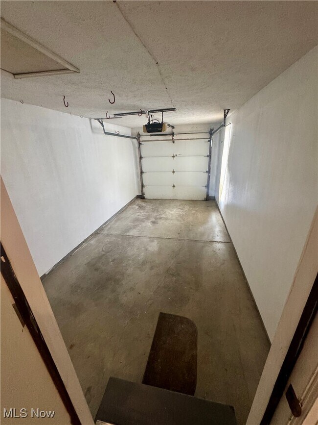 Building Photo - 1085 Sunhaven Dr