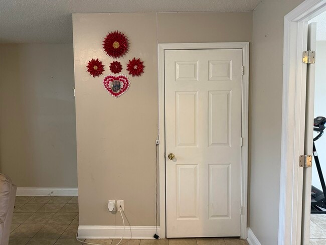 Building Photo - 2000 Greens Blvd