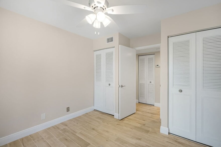 Building Photo - 1575 SW Silver Pine Way