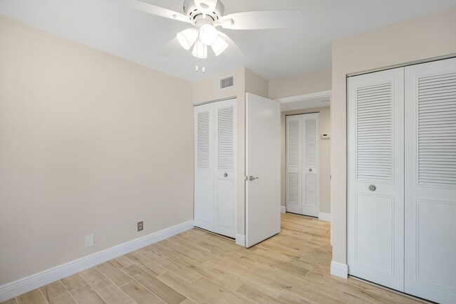 Building Photo - 1575 SW Silver Pine Way