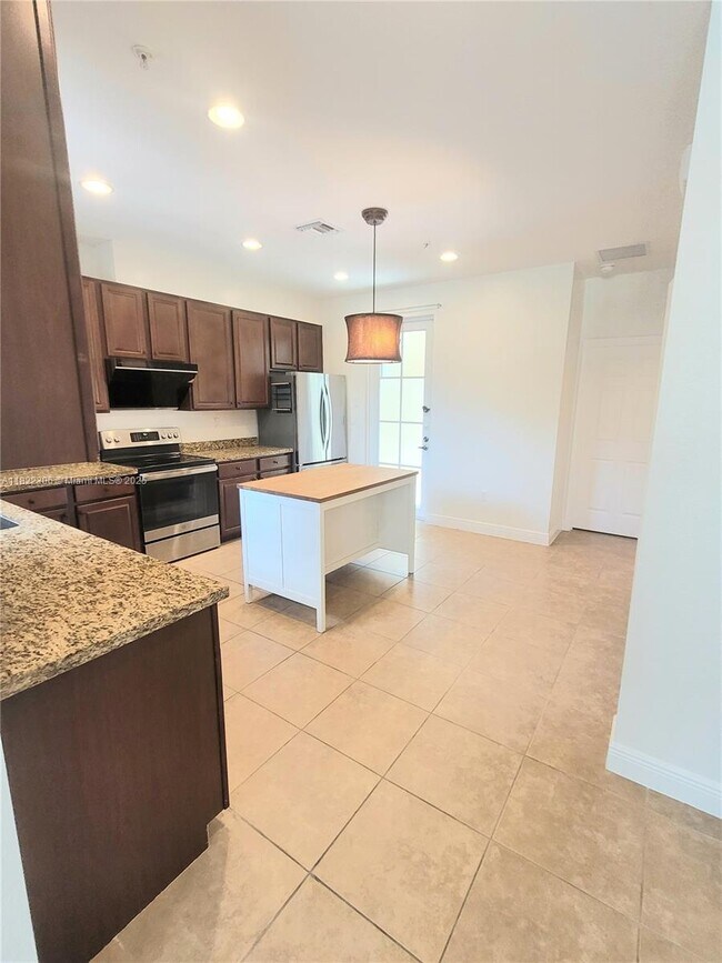 Building Photo - 1430 SW 147th Ter