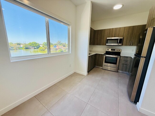 Building Photo - 1295 W 69th St