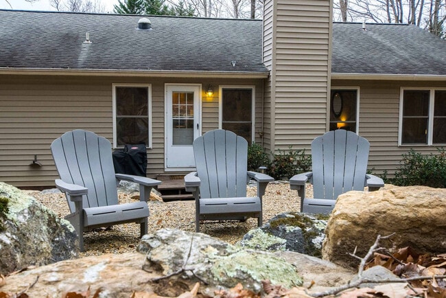 Building Photo - 10 Silver Springs Dr