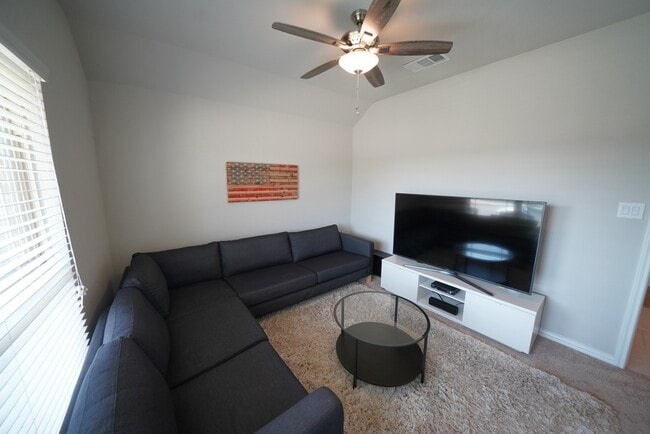 Building Photo - Immaculate First Time Rental in Potranco Run! - Realtor Commission: $750