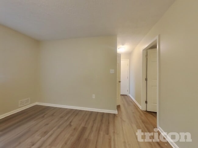 Building Photo - 1350 Redwood Cir