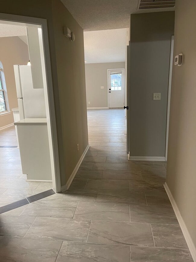 Building Photo - 265 Windridge Dr