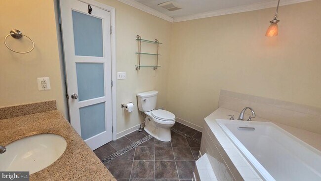 Building Photo - 6638 Greenleigh Ln