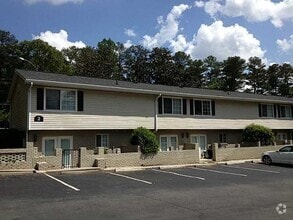 Building Photo - 6940 Roswell Rd