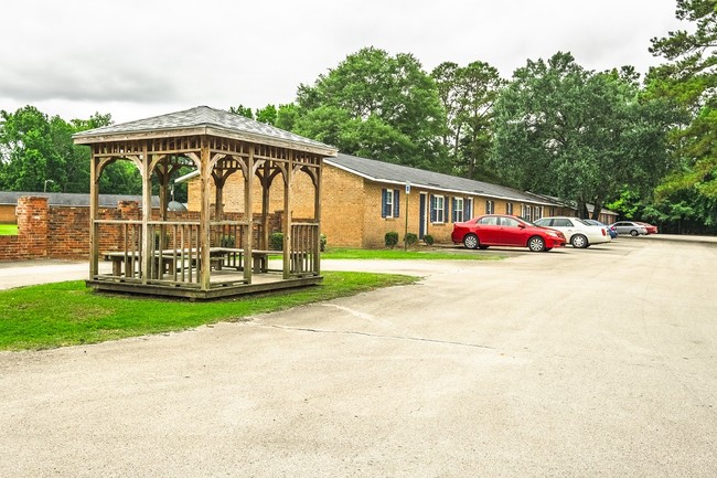 Building Photo - Falling Creek Villas