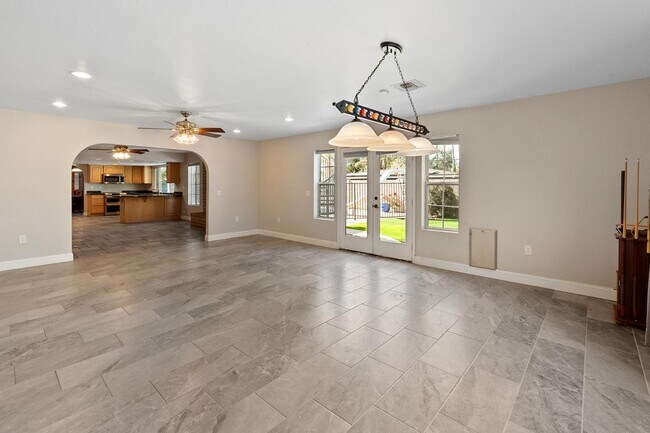 Building Photo - 8464 N 7th Ave