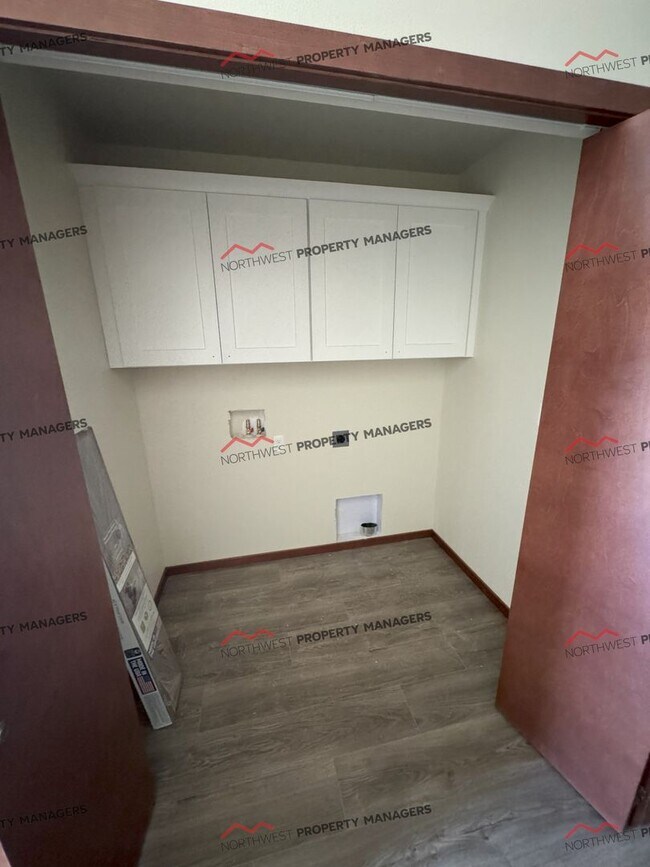 Building Photo - R289A