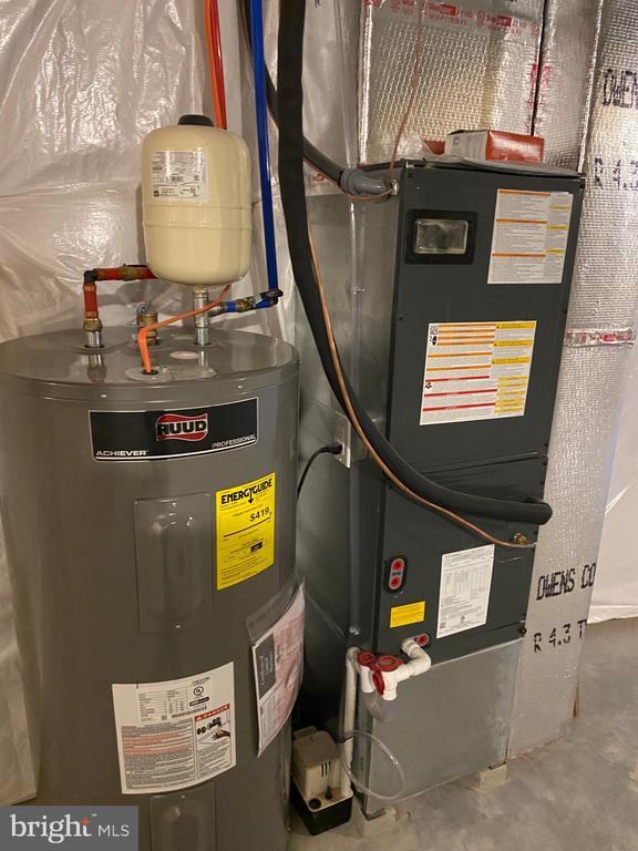 Building Photo - 6126 Sawgrass Ct