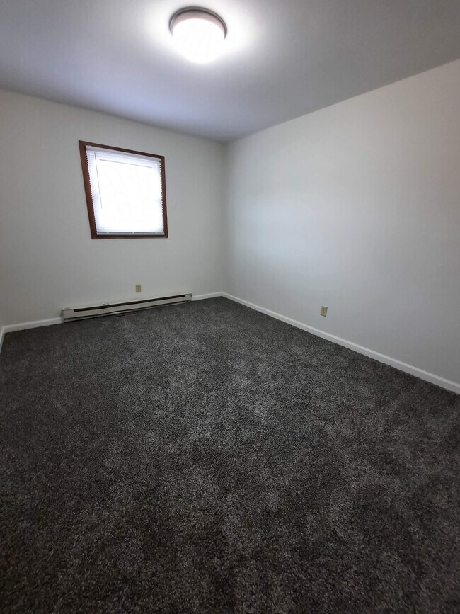 Building Photo - 3039 Runway Ave